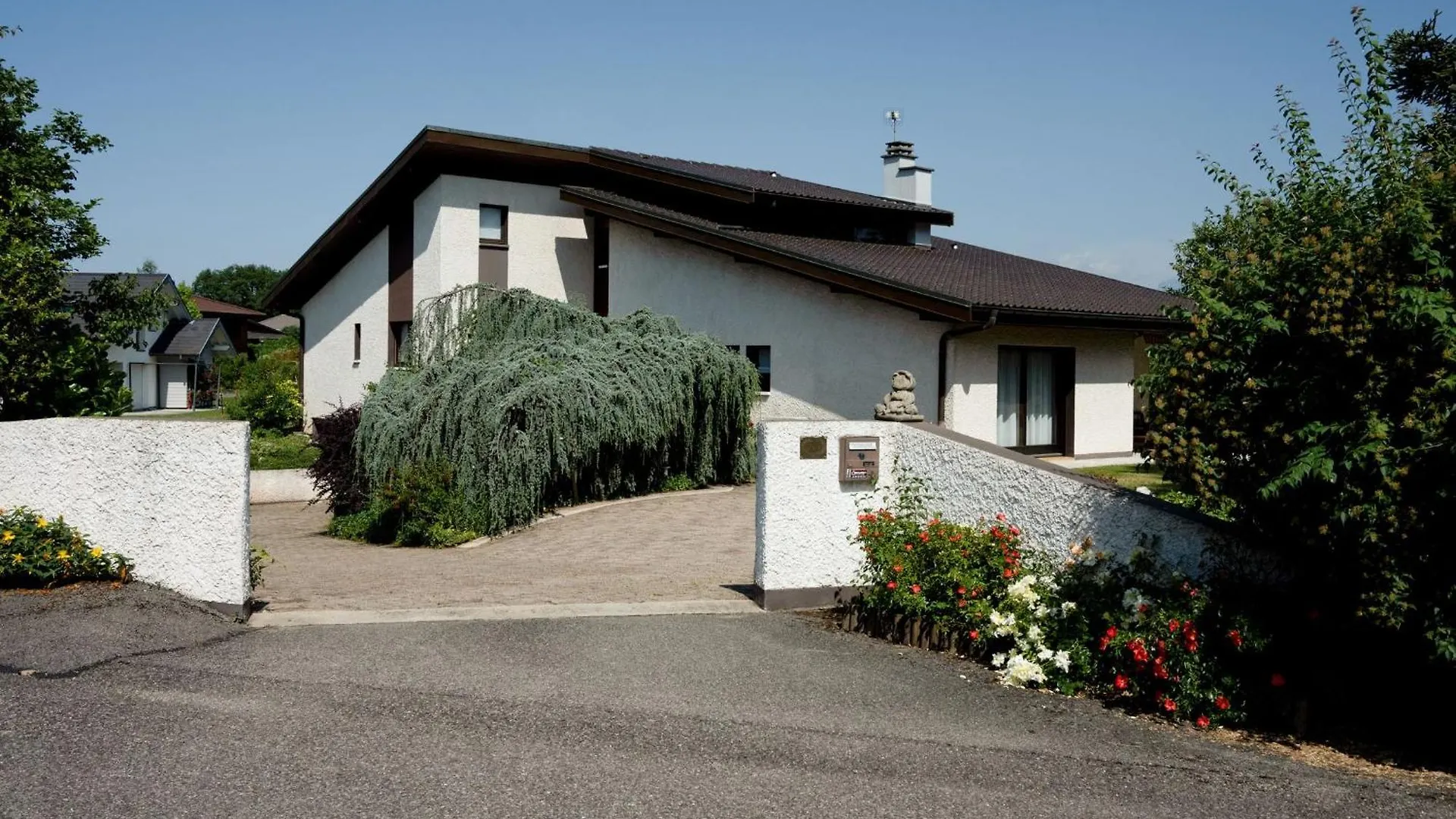 Beautiful Family Home Armoy
